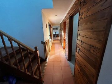 Casa Con Gran Terreno, 4 Dor, 3 Bañ, Sala De Estar, Piscina