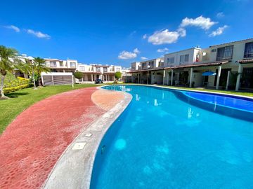 CASA EN VENTA EN XOCHITEPEC DENTRO DE FRACCIONAMIENTO CON AMENIDADES