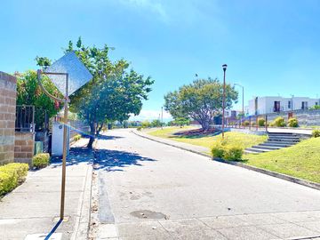 CASA EN VENTA EN XOCHITEPEC DENTRO DE FRACCIONAMIENTO CON AMENIDADES