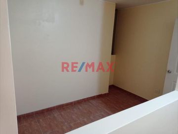 Venta De Casa con piscina En Villa Maria Del Triunfo