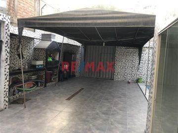 Venta De Casa con piscina En Villa Maria Del Triunfo