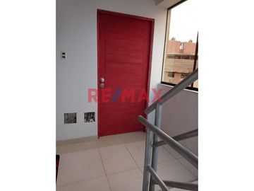 Venta De Casa con piscina En Villa Maria Del Triunfo