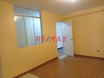 Venta De Casa con piscina En Villa Maria Del Triunfo
