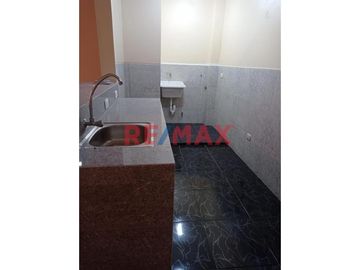 Venta De Casa con piscina En Villa Maria Del Triunfo