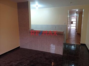 Venta De Casa con piscina En Villa Maria Del Triunfo
