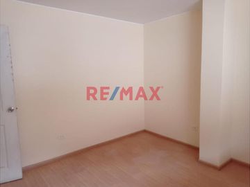 Venta De Casa con piscina En Villa Maria Del Triunfo