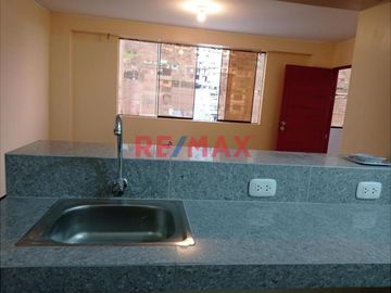 Venta De Casa con piscina En Villa Maria Del Triunfo