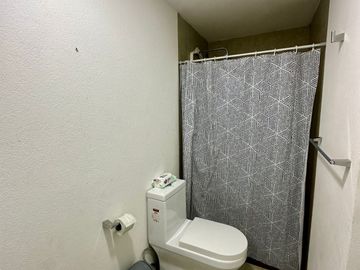 2 Recámaras, 2 baños completos, 2 Estacionamientos, amplio jardín