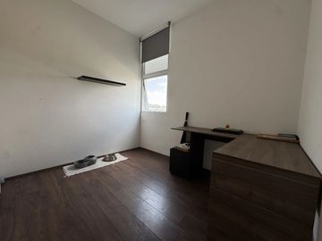 2 Recámaras, 2 baños completos, 2 Estacionamientos, amplio jardín