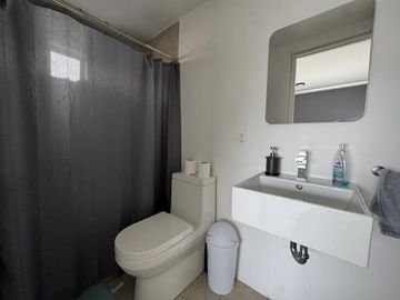 2 Recámaras, 2 baños completos, 2 Estacionamientos, amplio jardín