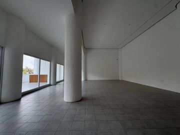 2 Recámaras, 2 baños completos, 2 Estacionamientos, amplio jardín