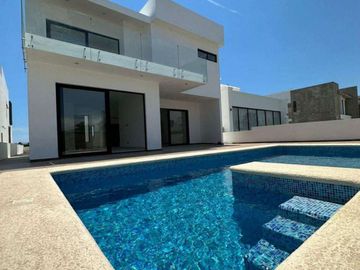 Casa en venta en Privada puerto de cadiz 1 Con alberca Privada