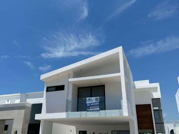 Casa en venta en Privada puerto de cadiz 1 Con alberca Privada