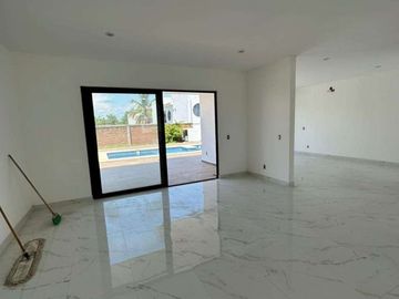 Casa en venta en Privada puerto de cadiz 1 Con alberca Privada