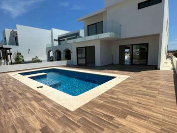 Casa en venta en Privada puerto de cadiz 1 Con alberca Privada