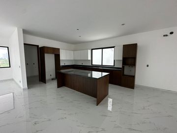 Casa en venta en Privada puerto de cadiz 1 Con alberca Privada