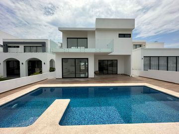 Casa en venta en Privada puerto de cadiz 1 Con alberca Privada