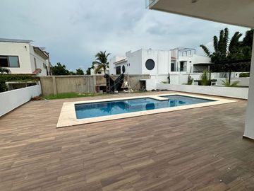 Casa en venta en Privada puerto de cadiz 1 Con alberca Privada