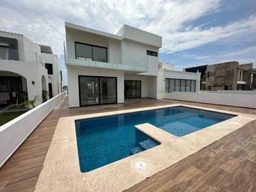 Casa en venta en Privada puerto de cadiz 1 Con alberca Privada