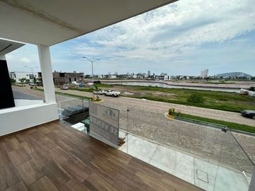 Casa en venta en Privada puerto de cadiz 1 Con alberca Privada