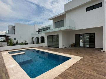 Casa en venta en Privada puerto de cadiz 1 Con alberca Privada
