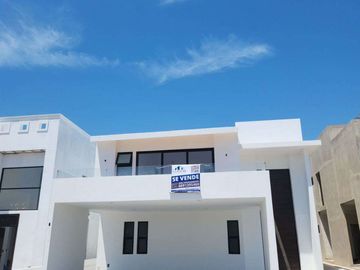 Casa en venta en Privada puerto de cadiz 1 Con alberca Privada