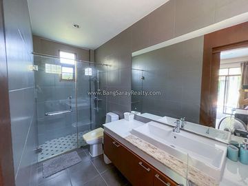 Pool Villa in Bang Saray Beach side