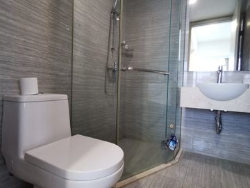 DISEWAKAN APARTEMEN MINIMALIS MEWAH 2BR LA RIZ PAKUWON INDAH