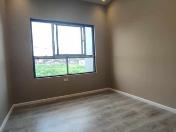FOR SALE NEWLY BUILT BEAUTIFUL MODERN 2 STOREY HOUSE IN BF RESORT