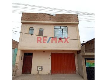 1110415 CASA EN VENTA  Casa Al Lado De Parque Con Cochera Y 3 Departamentos
