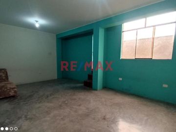 1110415 CASA EN VENTA  Casa Al Lado De Parque Con Cochera Y 3 Departamentos