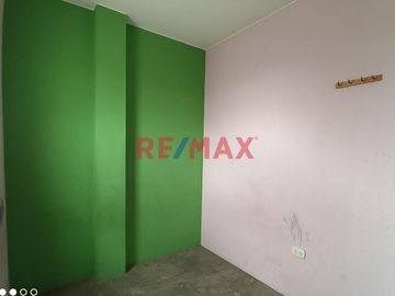 1110415 CASA EN VENTA  Casa Al Lado De Parque Con Cochera Y 3 Departamentos