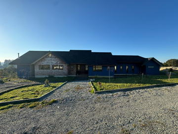 Excepcional Casa de 300m2 en Parcela de 5000m2, Puerto Varas