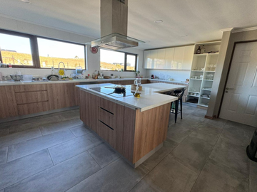 Excepcional Casa de 300m2 en Parcela de 5000m2, Puerto Varas