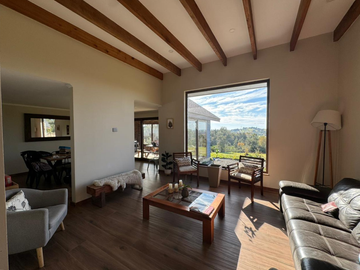 Excepcional Casa de 300m2 en Parcela de 5000m2, Puerto Varas
