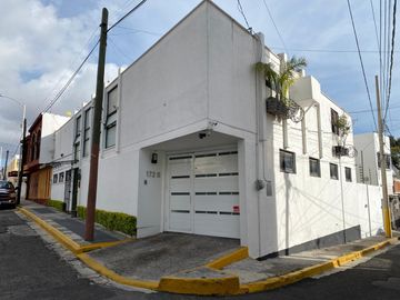 🏡 ¡Oportunidad Única! Casa en Esquina Col. La Paz, Ideal para negocio.