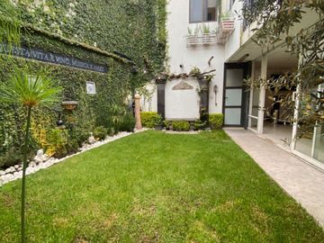 🏡 ¡Oportunidad Única! Casa en Esquina Col. La Paz, Ideal para negocio.