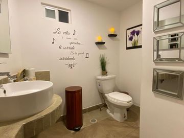 🏡 ¡Oportunidad Única! Casa en Esquina Col. La Paz, Ideal para negocio.