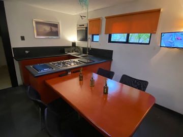🏡 ¡Oportunidad Única! Casa en Esquina Col. La Paz, Ideal para negocio.