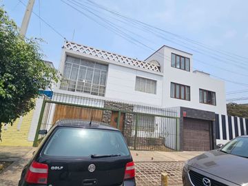VENDO CASA EN BARRANCO CON MIRAFLORES PARQUE GONZALES PRADA PRECIO FINAL $280,000 FIJO