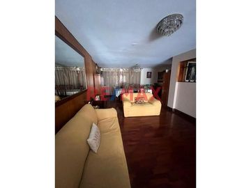 VENTA DE AMPLIA CASA EN LA MEJOR ZONA DE PUEBLO LIBRE CERCA A CENTROS COMERCIALES RESTAURANTES Y COLEGIOS