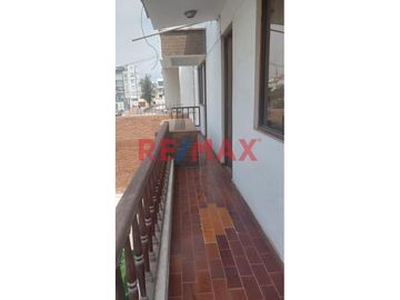 VENTA DE AMPLIA CASA EN LA MEJOR ZONA DE PUEBLO LIBRE CERCA A CENTROS COMERCIALES RESTAURANTES Y COLEGIOS