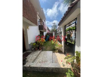 VENTA DE AMPLIA CASA EN LA MEJOR ZONA DE PUEBLO LIBRE CERCA A CENTROS COMERCIALES RESTAURANTES Y COLEGIOS