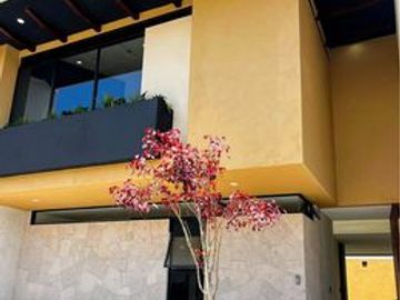 ESTRENA HERMOSA CASA EN FRACC PRIVADO SALIDA A PATZCUARO SOBRE CALZADA LA HUERTA CON RECAMARA EN PLANTA BAJA