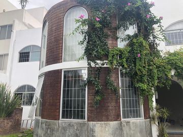 Venta casa para oficinas o habitacional, Santa Cruz Buenavista. Zavaleta