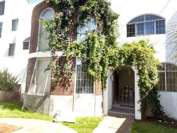 Venta casa para oficinas o habitacional, Santa Cruz Buenavista. Zavaleta