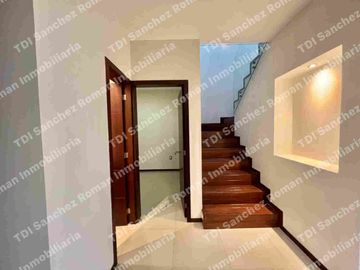 En Venta Casa 3Recamaras con baño cada una en Condominio “La Rioja Residencial”  av Lopez Mateos 7000 en el Sur