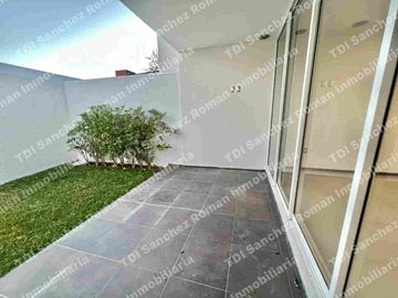 En Venta Casa 3Recamaras con baño cada una en Condominio “La Rioja Residencial”  av Lopez Mateos 7000 en el Sur