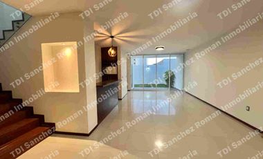 En Venta Casa 3Recamaras con baño cada una en Condominio “La Rioja Residencial”  av Lopez Mateos 7000 en el Sur