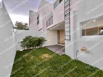 En Venta Casa 3Recamaras con baño cada una en Condominio “La Rioja Residencial”  av Lopez Mateos 7000 en el Sur